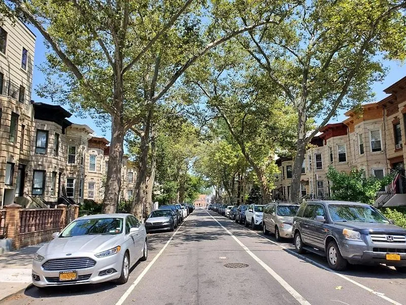 Cozy, Large And Fully Furnished - Near The L Train Apartment New York Homestay